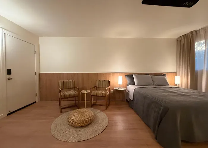 Desert Rose Motel *